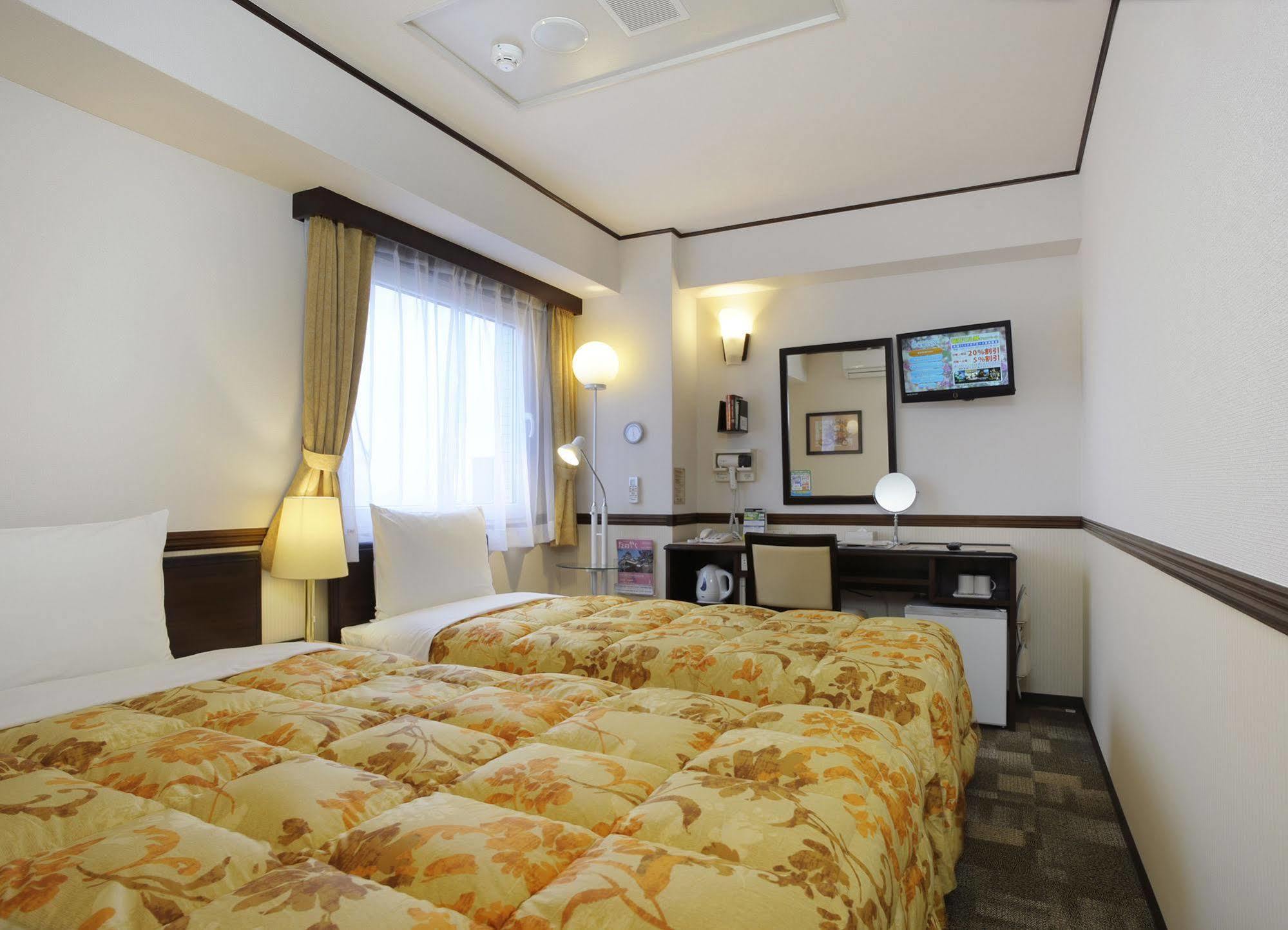 Toyoko Inn Kobe Sannomiya No.2 Exterior photo