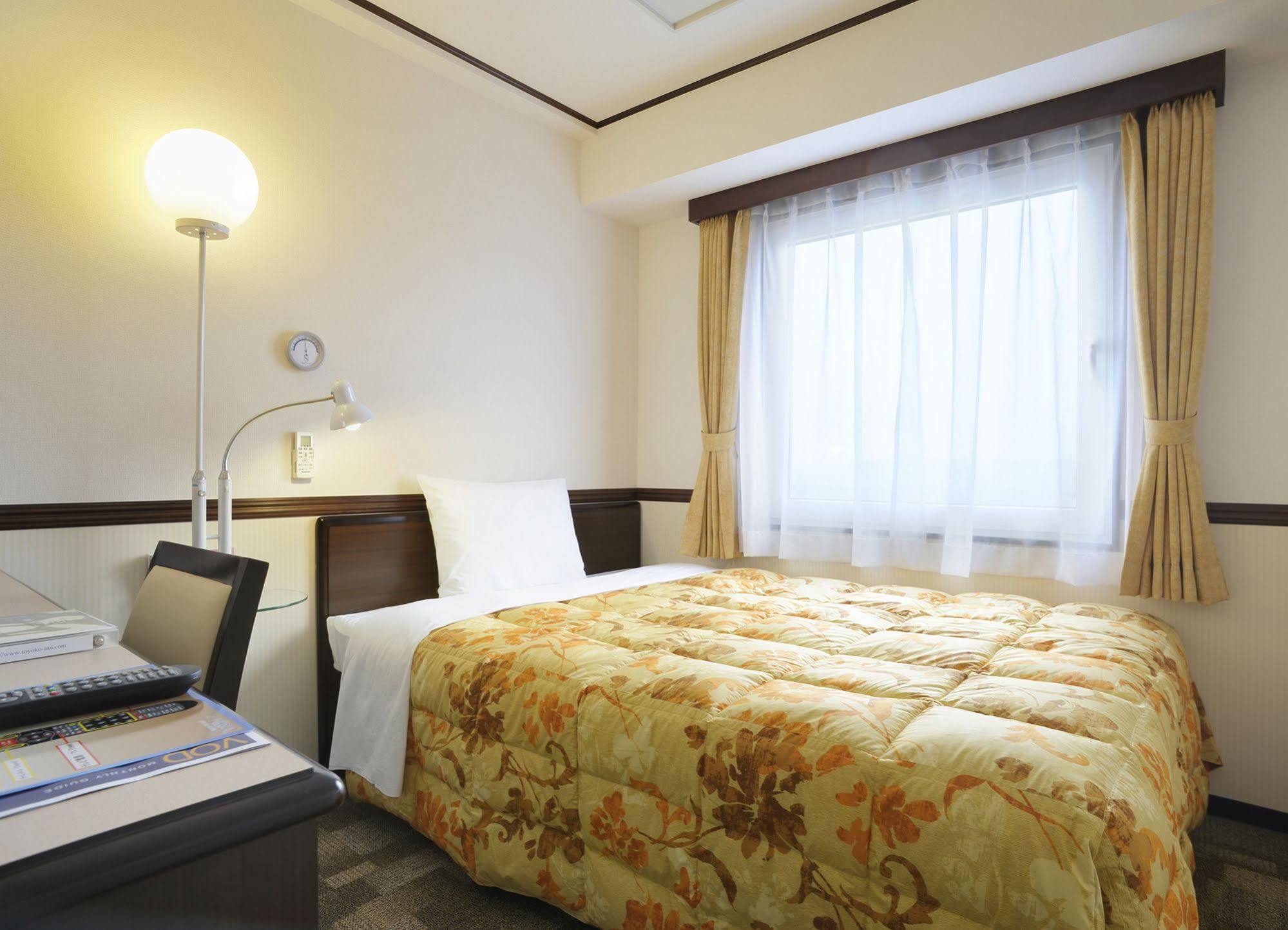 Toyoko Inn Kobe Sannomiya No.2 Exterior photo