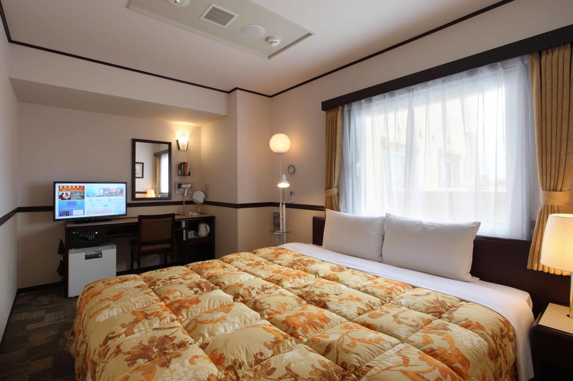 Toyoko Inn Kobe Sannomiya No.2 Exterior photo